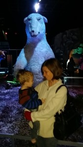 toddler and mom in front of bear at ice age exhibition